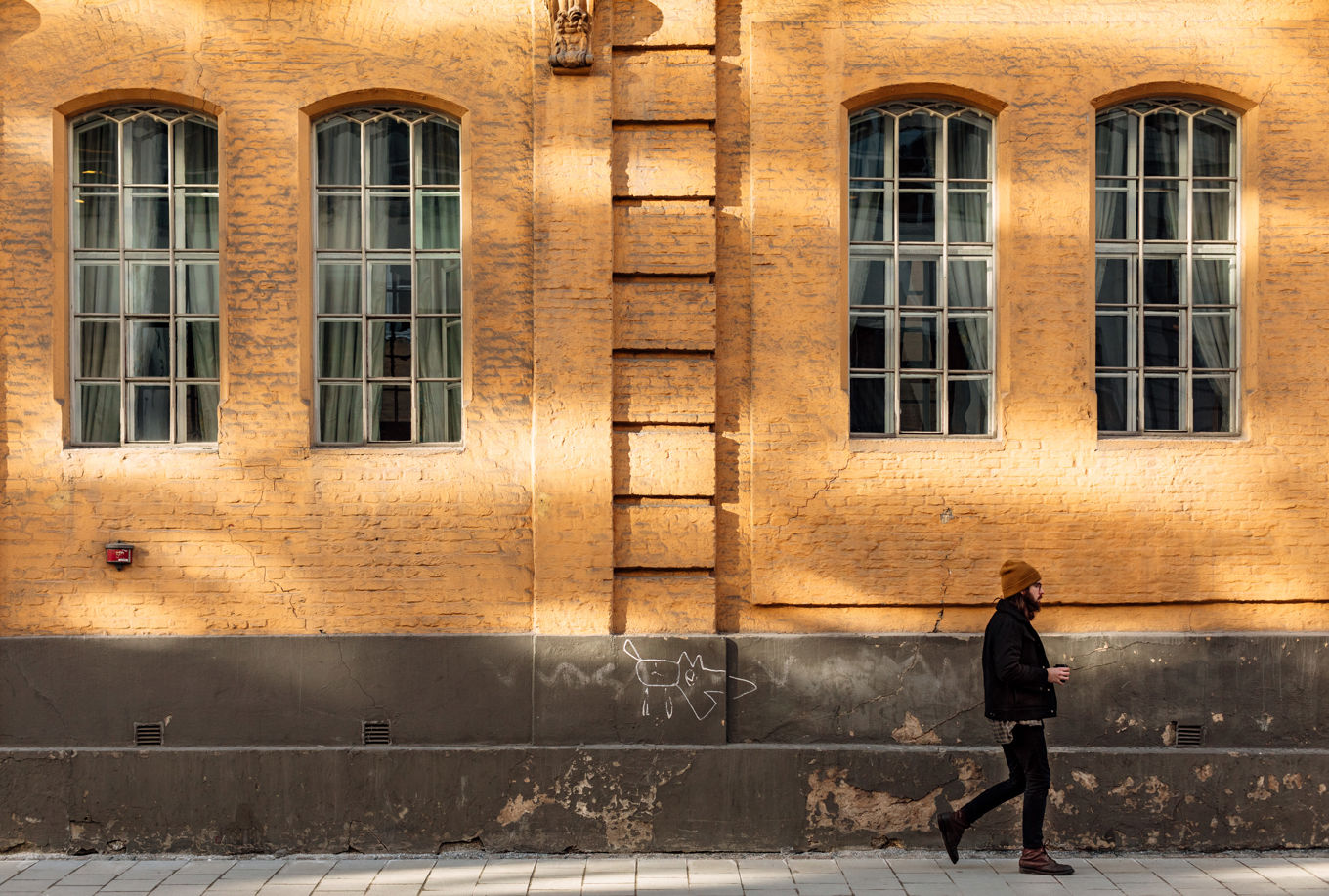 Foto: Oslo kommune/Thomas Ekström Mann går utendørs
