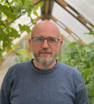 en person med skjegg en person med skjegg